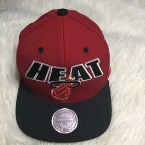 MITCHELL & NESS Miami Heat Snapback Baseball Hat